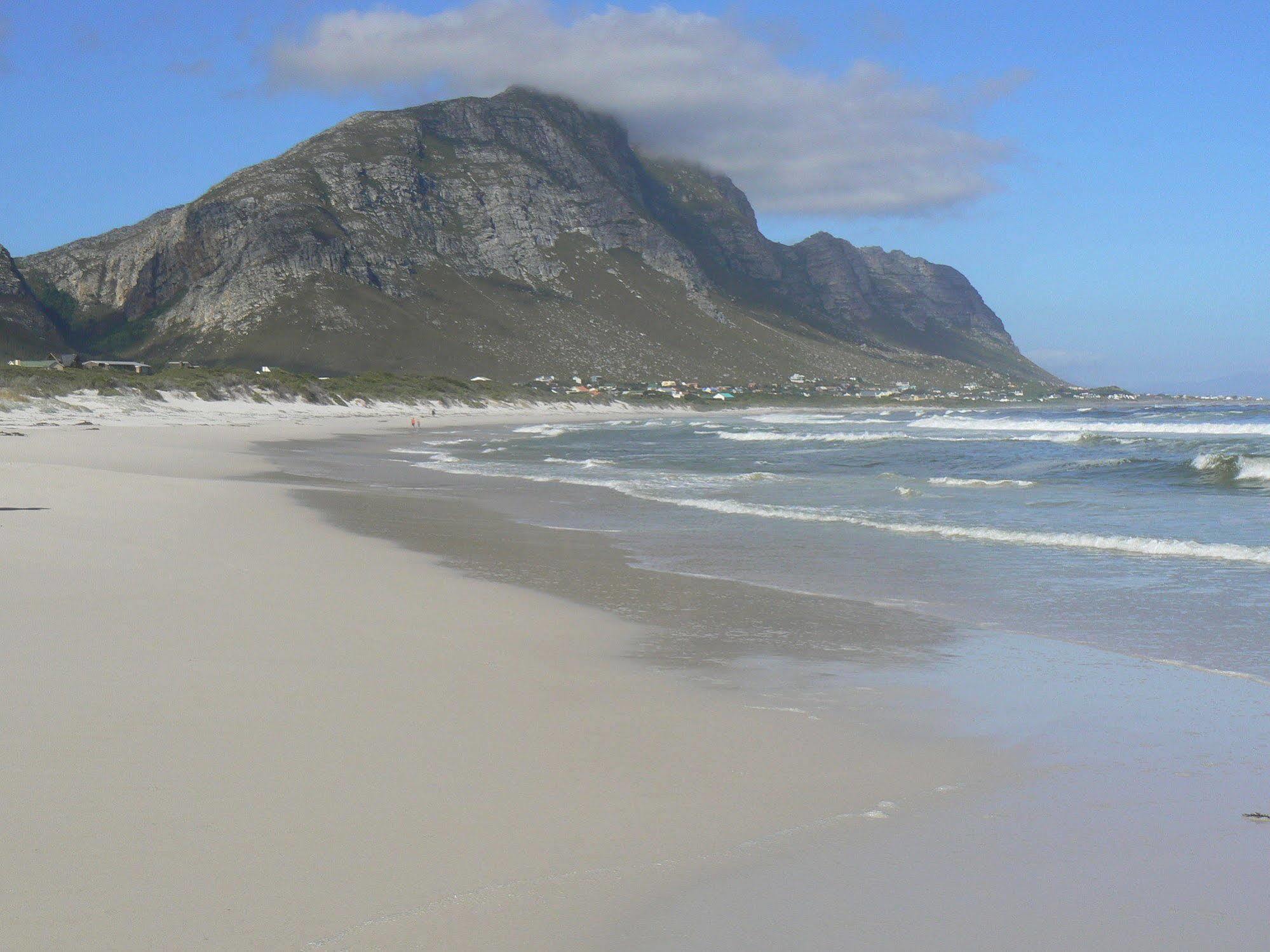 Van Den Berg'S Guesthouse Bettyʼs Bay Exteriör bild