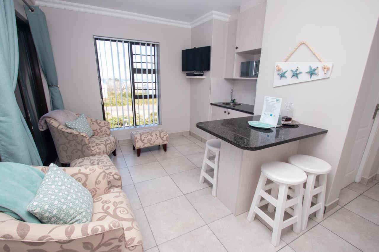 Van Den Berg'S Guesthouse Bettyʼs Bay Exteriör bild