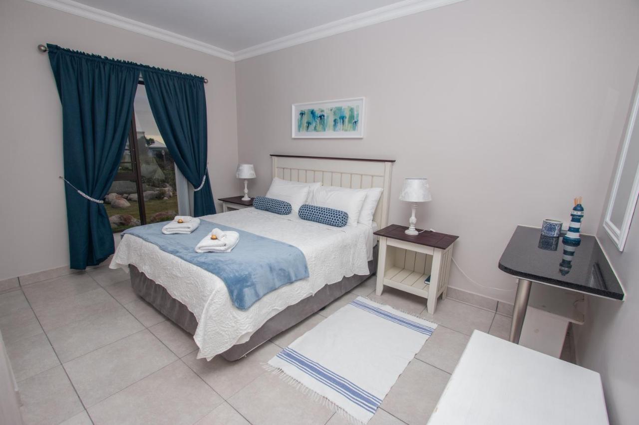 Van Den Berg'S Guesthouse Bettyʼs Bay Exteriör bild